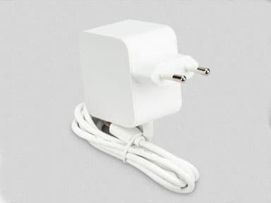 Raspberry Pi 推出 45W USB-C 电源，售价仅 15 美元